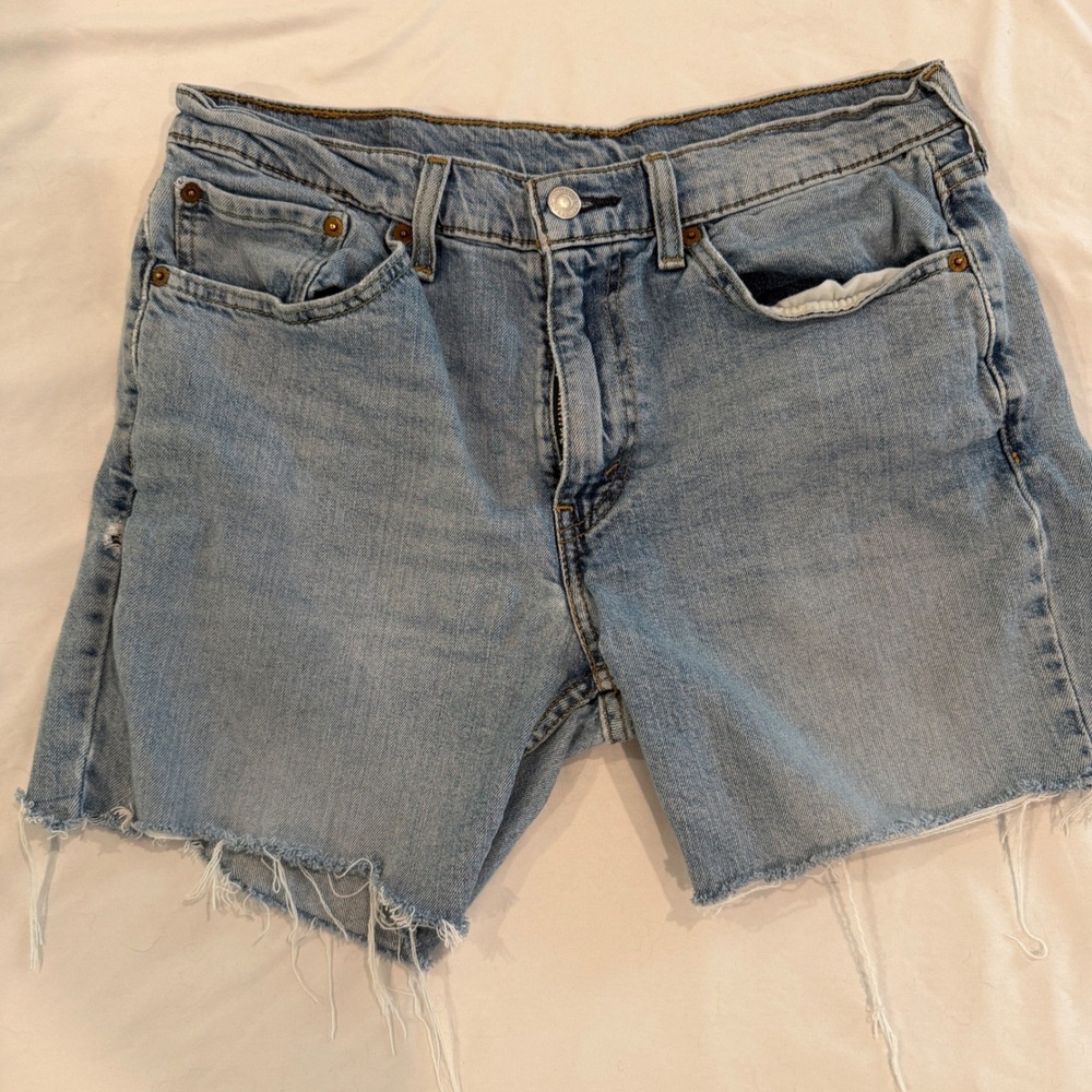 Levis 514 Straight Fit Denim Shorts Light Wash Blue Frayed Cut Offs Size 33